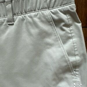 Under Armour Men's Perforated Golf Shorts Light Gray 38 7.5 Inseam Loose Stretch